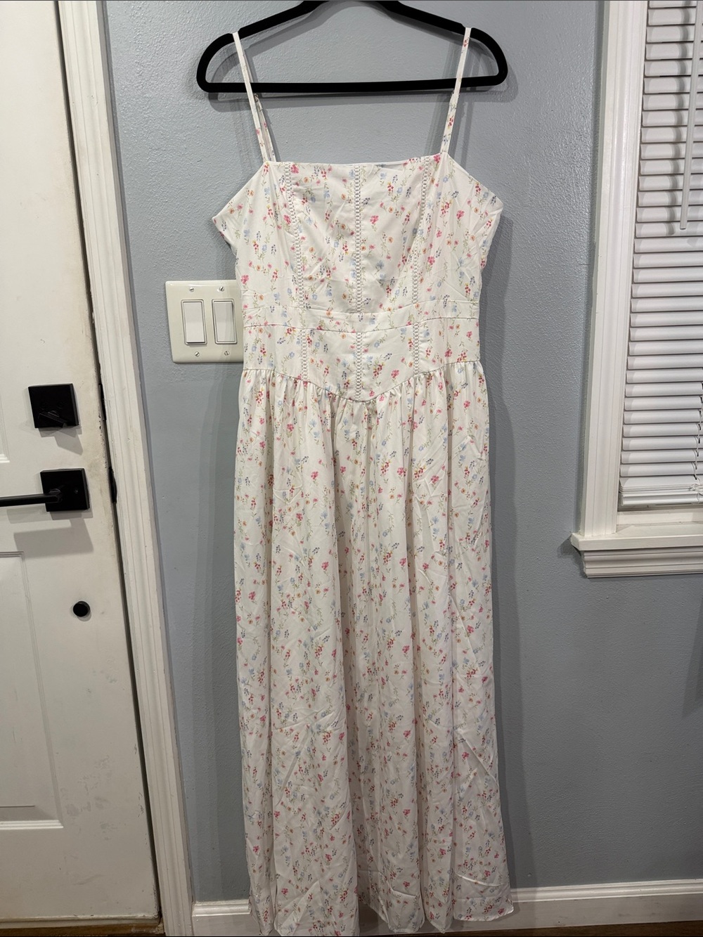 Sleeveless White Floral Maxi Dress with Spaghetti Straps
